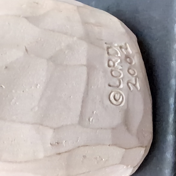 Willow Tree 2002 Loving Angel Figurine. - Picture 6 of 8